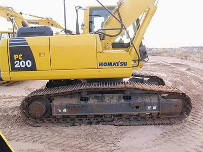 河南湖南二手小松200挖掘機(jī)價(jià)格解析與工程機(jī)械租賃市場(chǎng)觀察